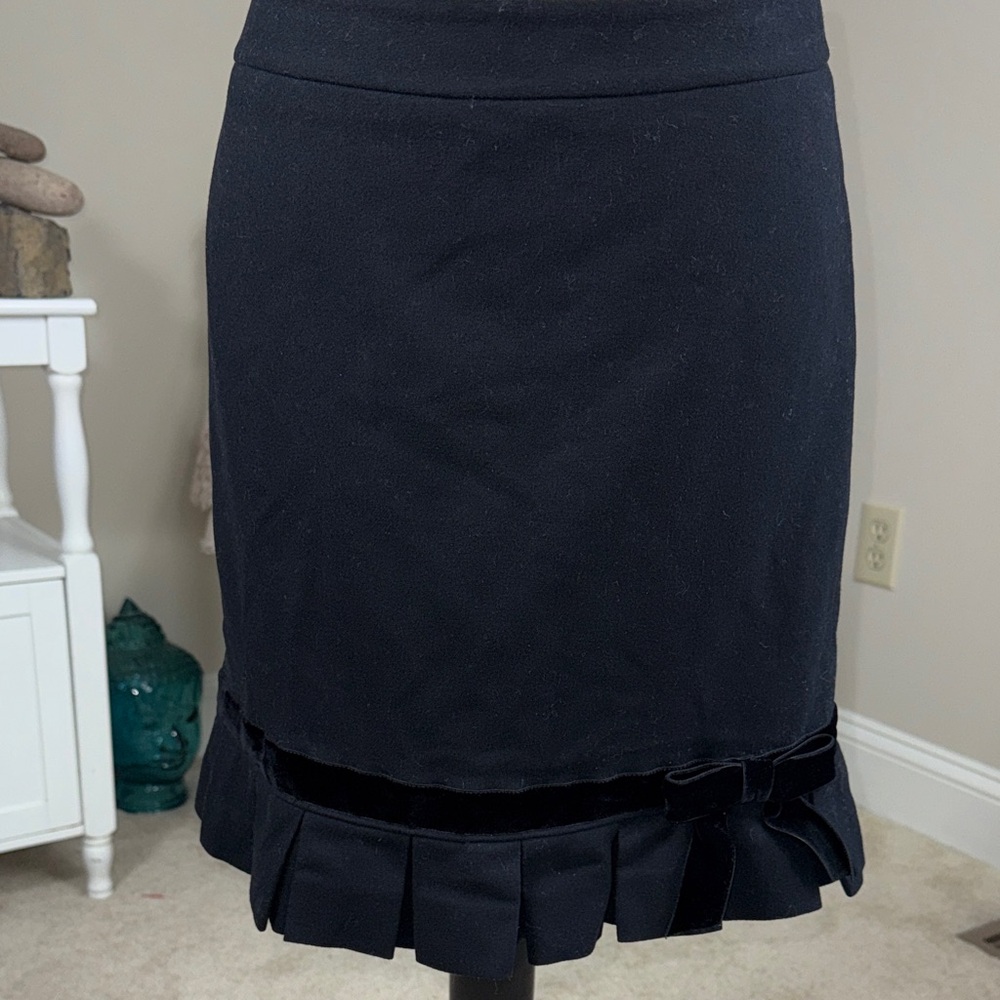 Elegant Black Skirt with Ruffle Hem